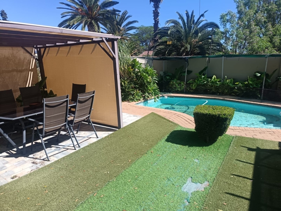 4 Bedroom Property for Sale in Rhodesdene Northern Cape